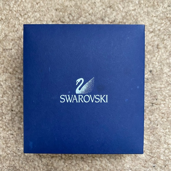 Swarovski Red Flower Gold Crystal Earrings - Picture 3 of 4